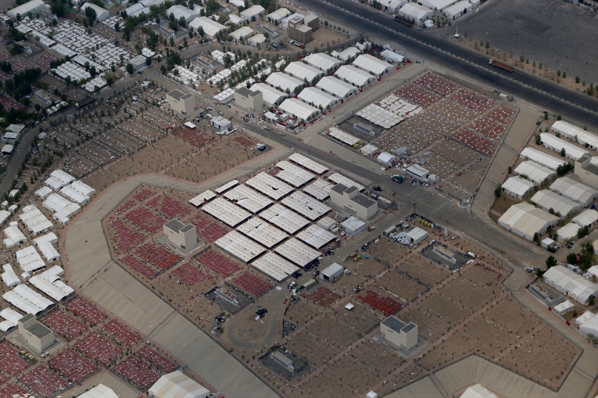 Arafat'taki hacı çadırları sökülüyor - 0