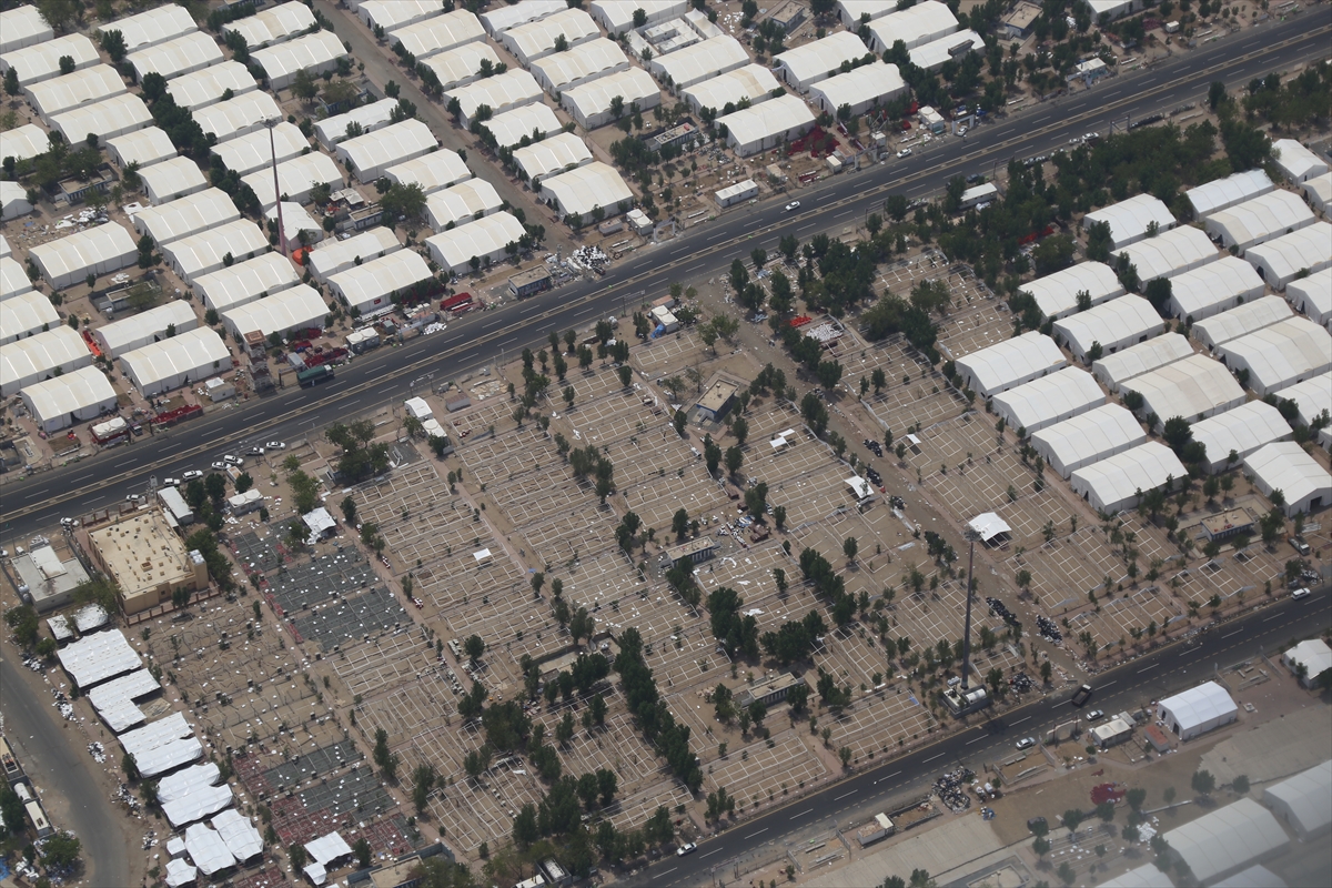 Arafat'taki hacı çadırları sökülüyor - 0