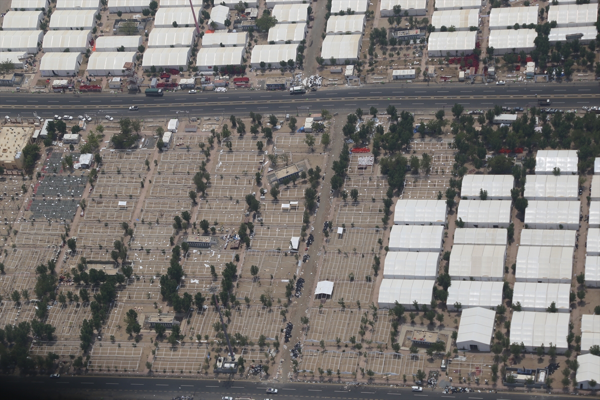 Arafat'taki hacı çadırları sökülüyor - 0