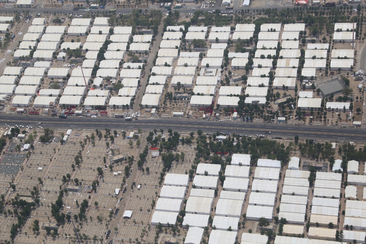 Arafat'taki hacı çadırları sökülüyor - 0