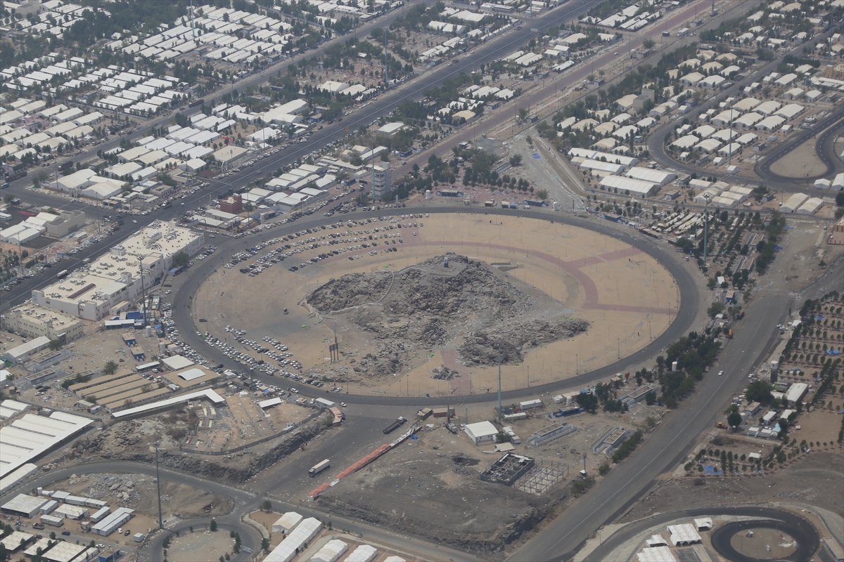 Arafat'taki hacı çadırları sökülüyor - 0