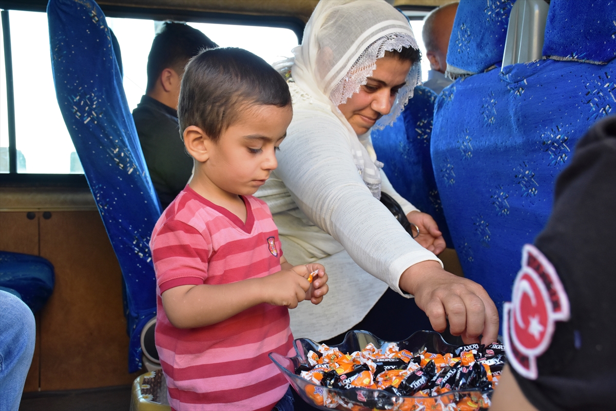 Şırnak'ta polisler vatandaşın bayramını kutladı - 0
