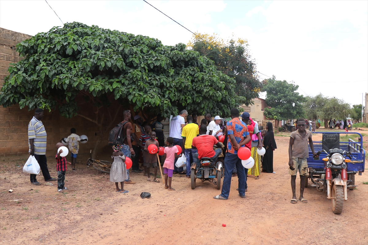 Sadakataşı, 28 ülkede ihtiyaç sahiplerinin yüzünü güldürdü - 3