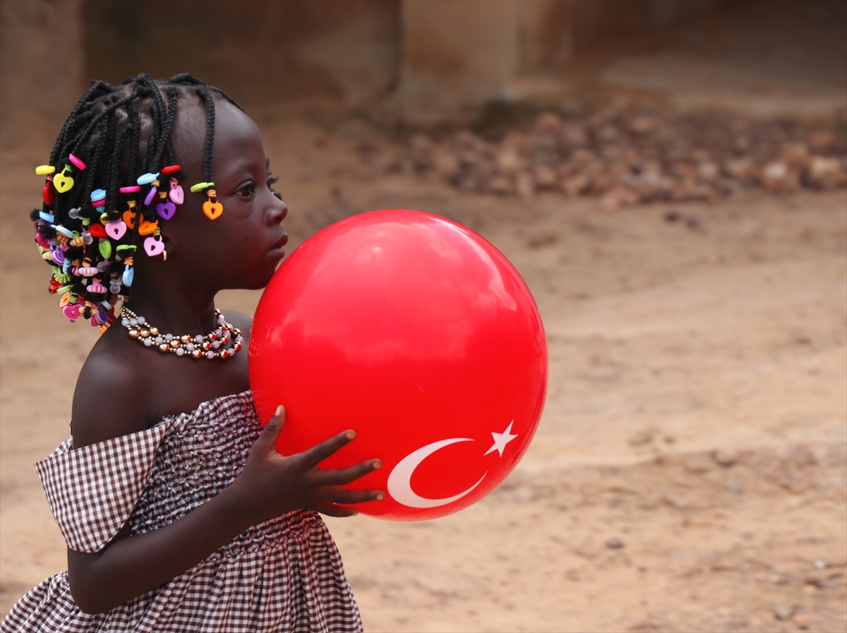 Sadakataşı, 28 ülkede ihtiyaç sahiplerinin yüzünü güldürdü - 5