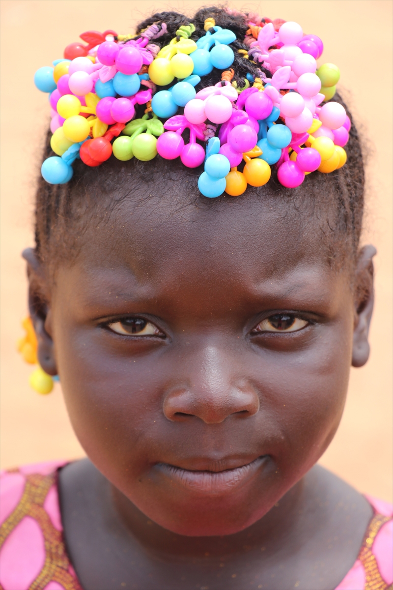 Sadakataşı, 28 ülkede ihtiyaç sahiplerinin yüzünü güldürdü - 8