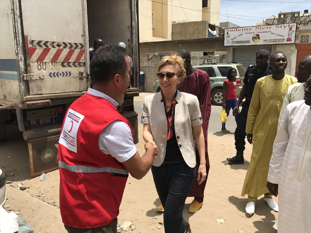 Kızılay Senegallilere kurban eti dağıttı - 0