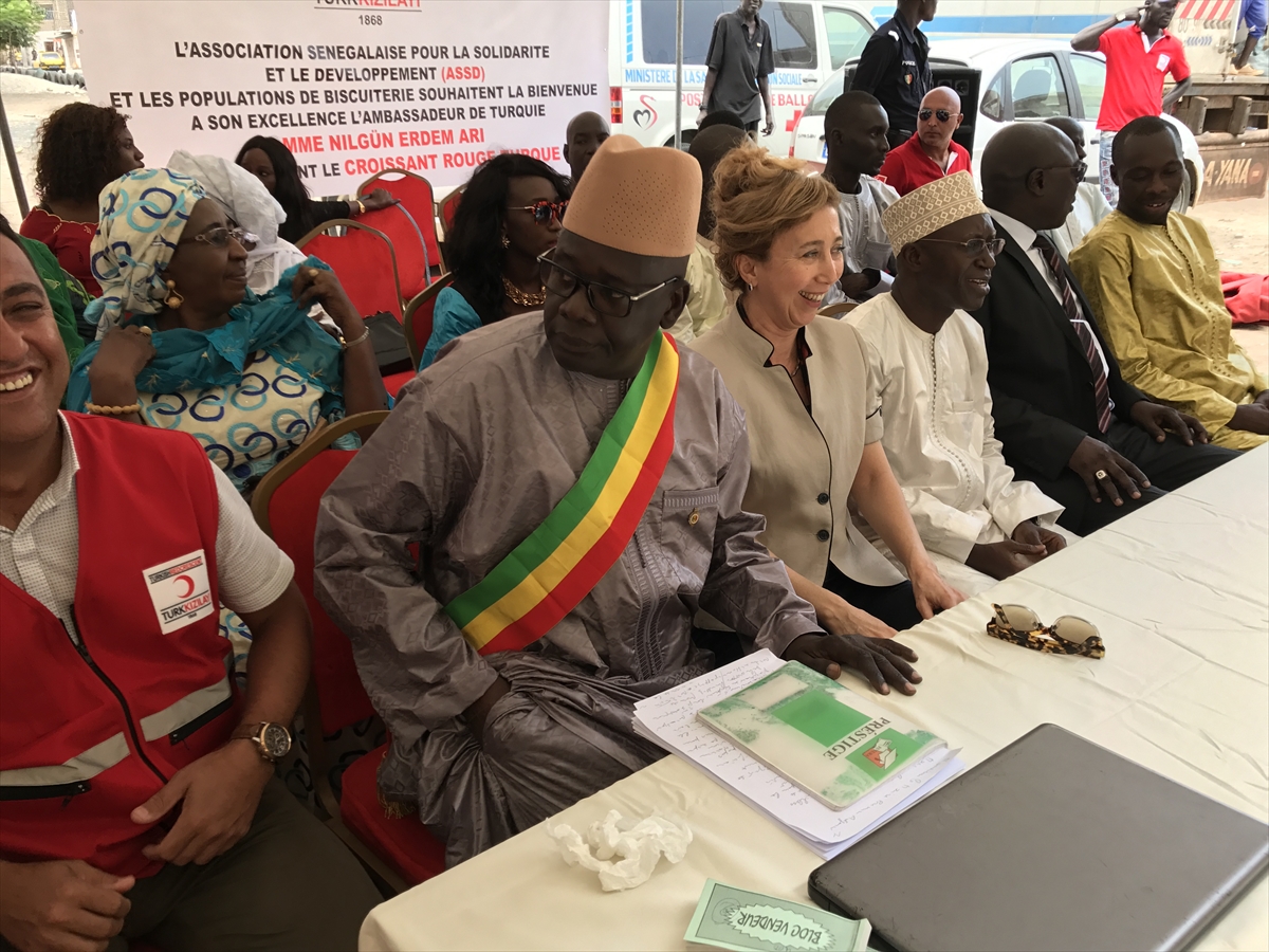 Kızılay Senegallilere kurban eti dağıttı - 0