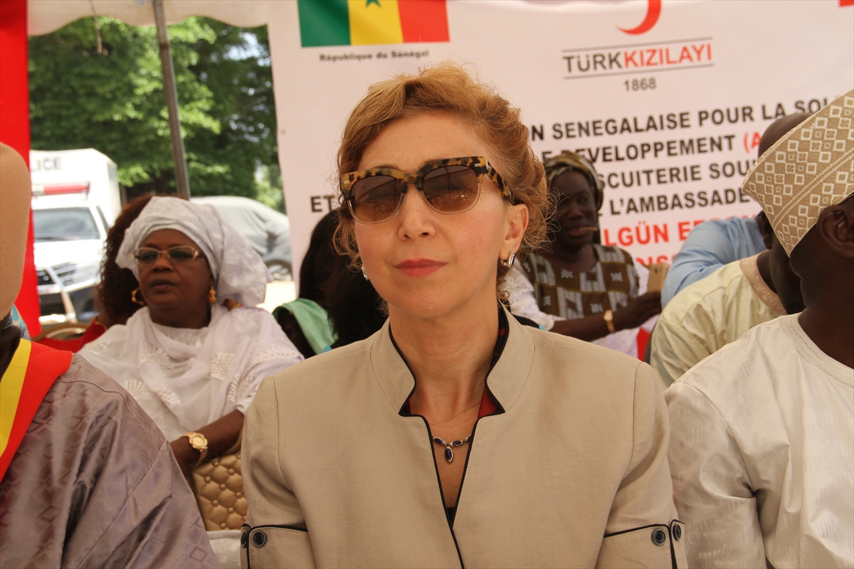 Kızılay Senegallilere kurban eti dağıttı - 0