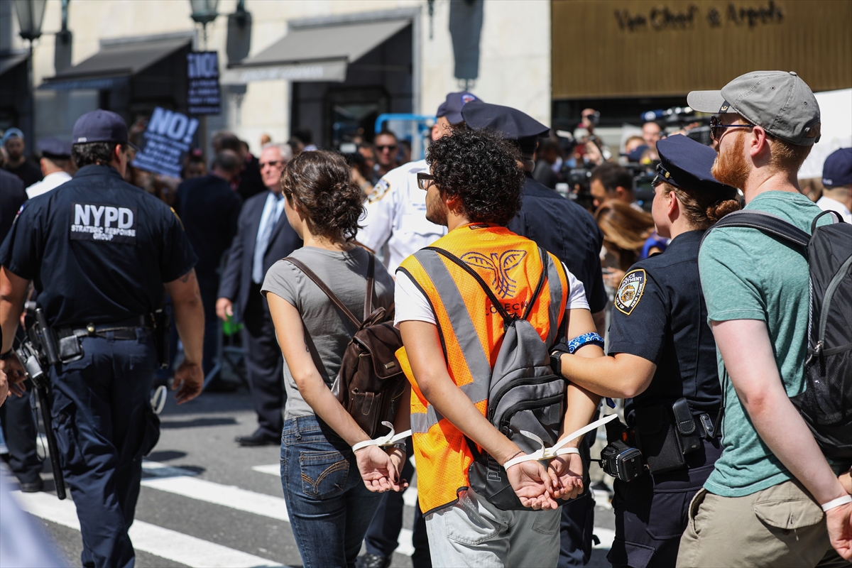 Trump Tower önünde protesto - 0