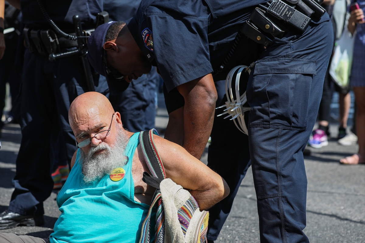 Trump Tower önünde protesto - 0