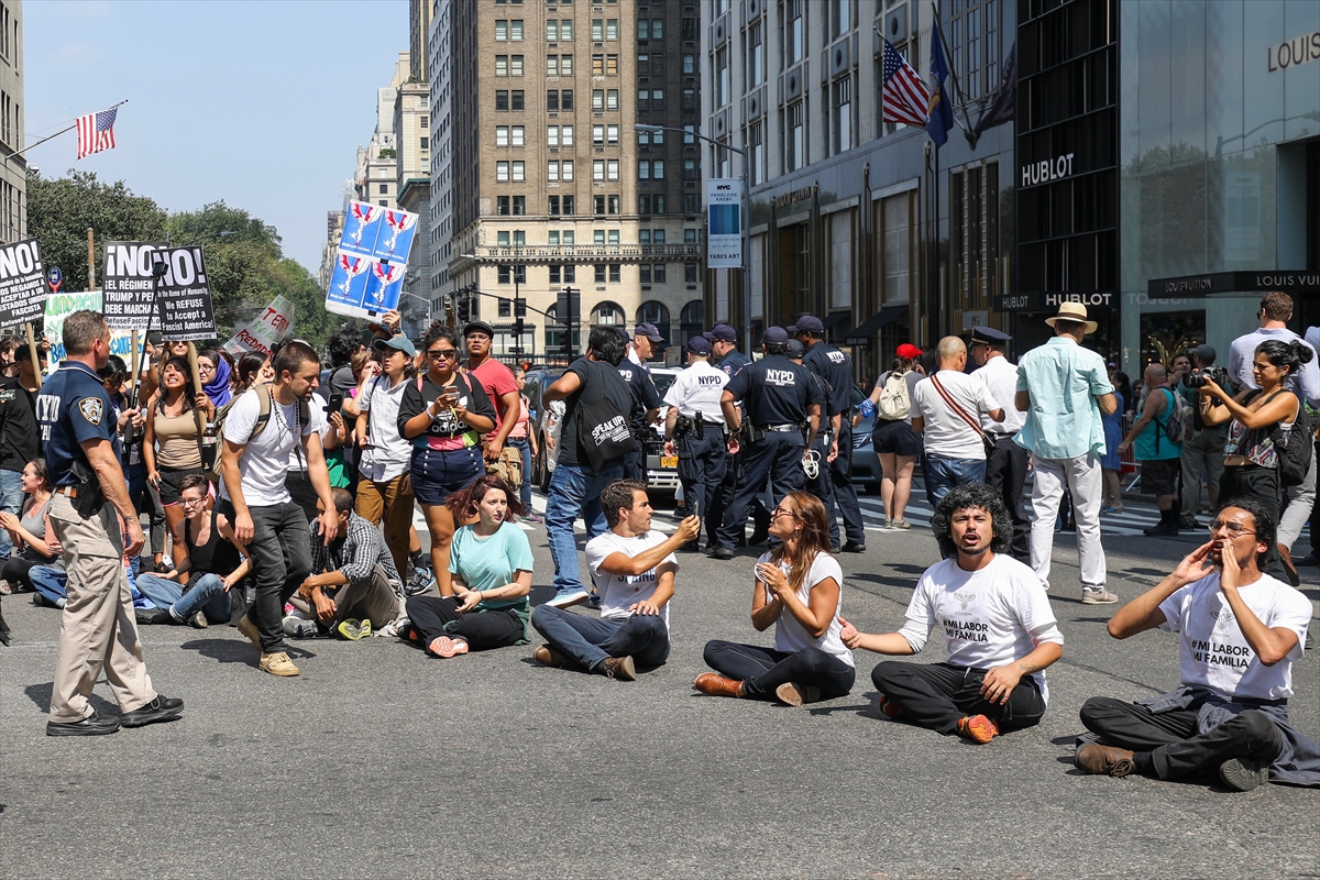 Trump Tower önünde protesto - 0
