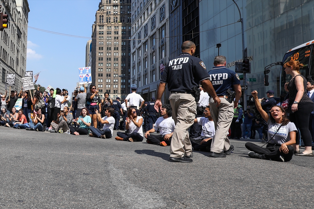 Trump Tower önünde protesto - 0