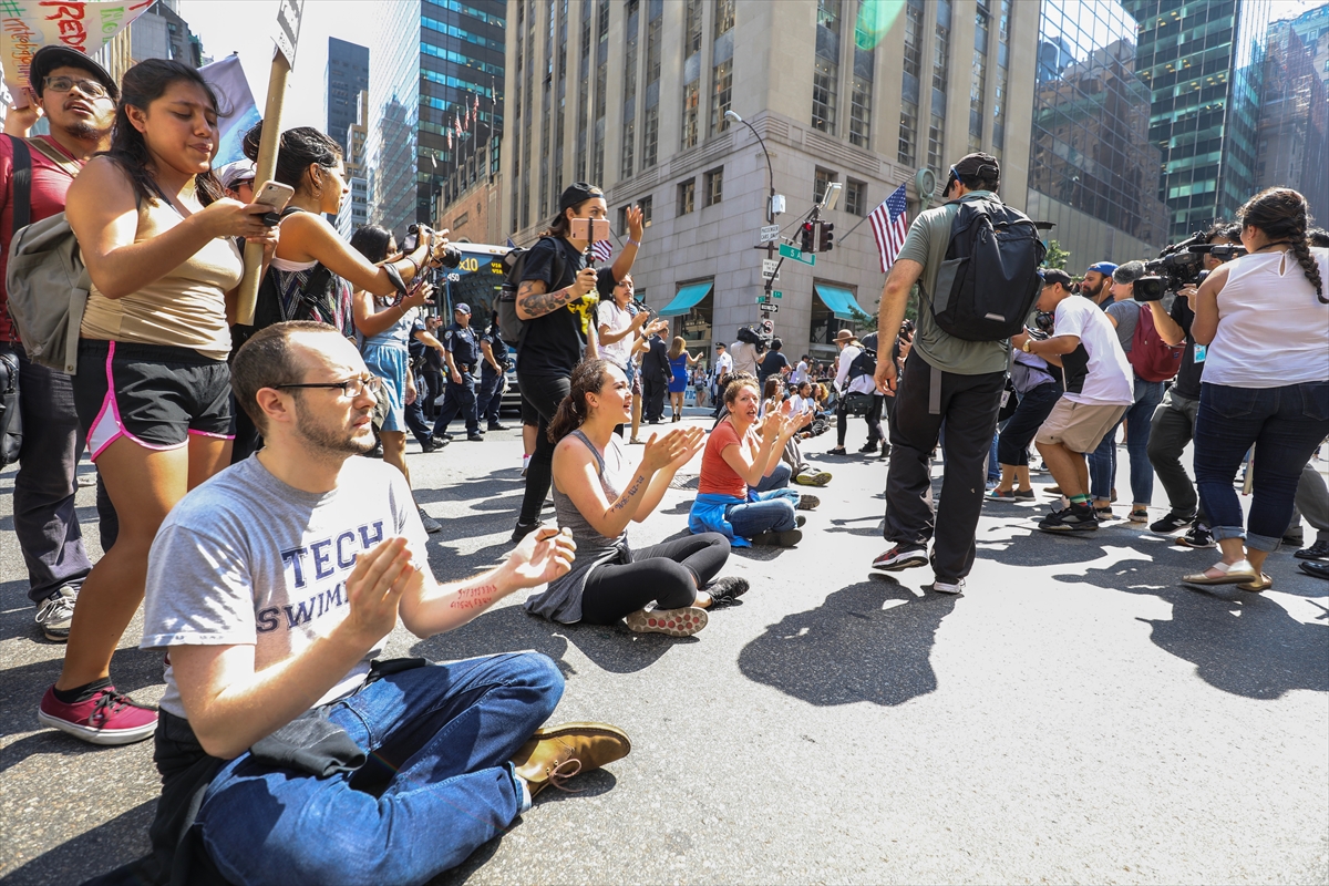 Trump Tower önünde protesto - 0