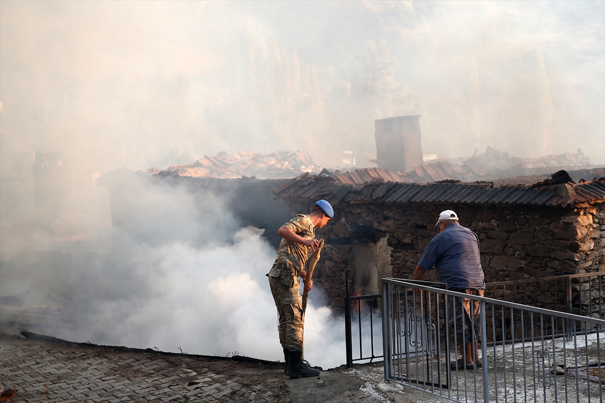Muğla'daki orman yangını kontrol altına alındı - 15