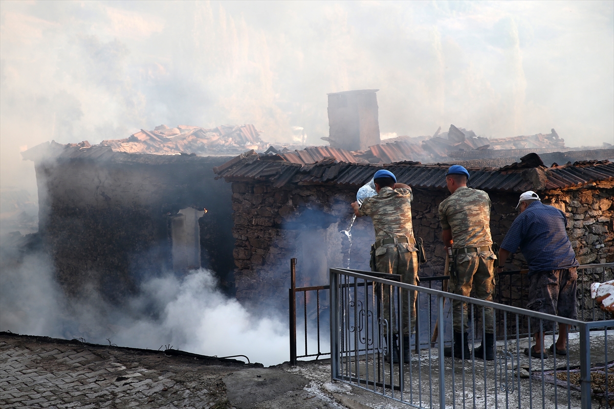 Muğla'daki orman yangını kontrol altına alındı - 17