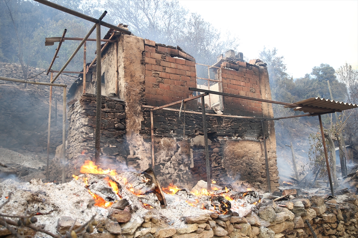 Muğla'daki orman yangını kontrol altına alındı - 19