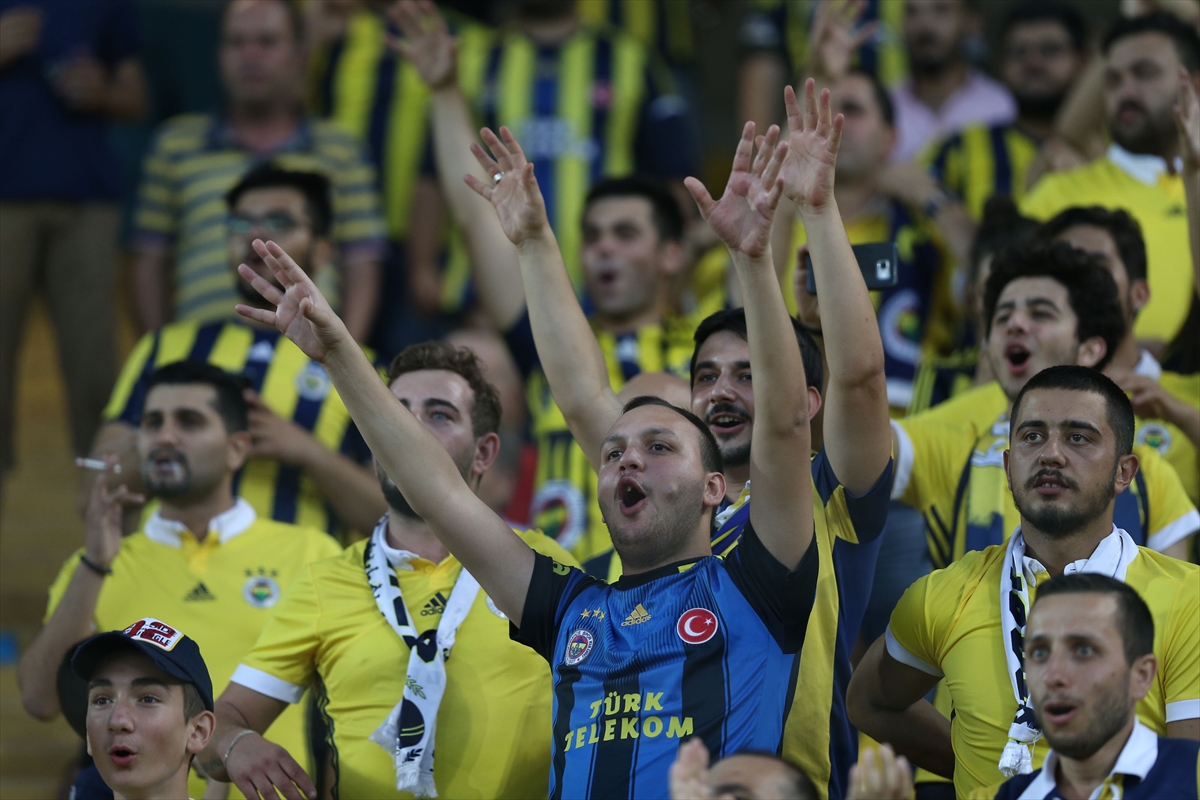 Kıran kırana mücadelede gülen taraf Başakşehir - 3