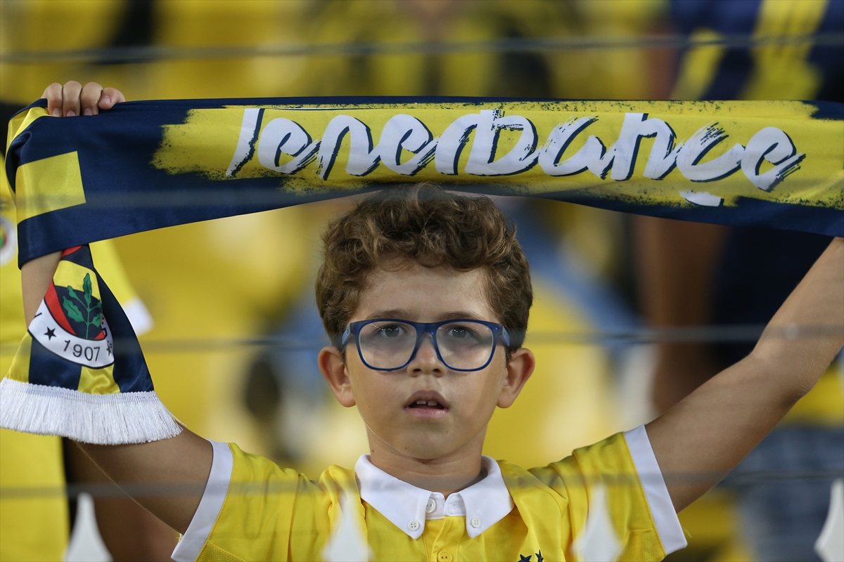 Kıran kırana mücadelede gülen taraf Başakşehir - 5