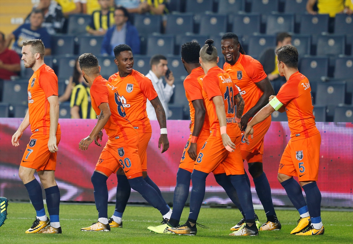 Kıran kırana mücadelede gülen taraf Başakşehir - 8