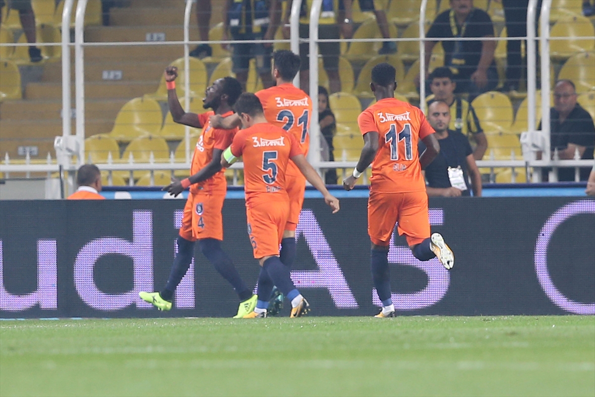 Kıran kırana mücadelede gülen taraf Başakşehir - 9