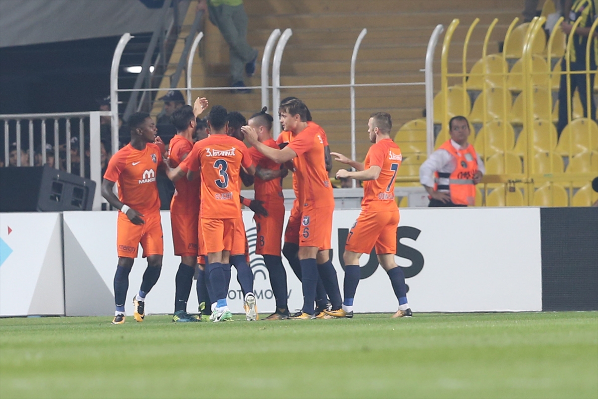 Kıran kırana mücadelede gülen taraf Başakşehir - 10