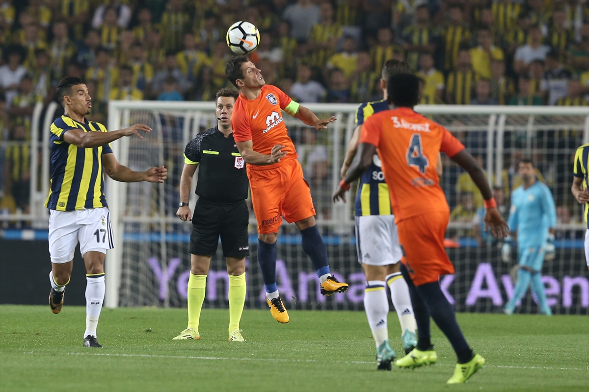 Kıran kırana mücadelede gülen taraf Başakşehir - 11