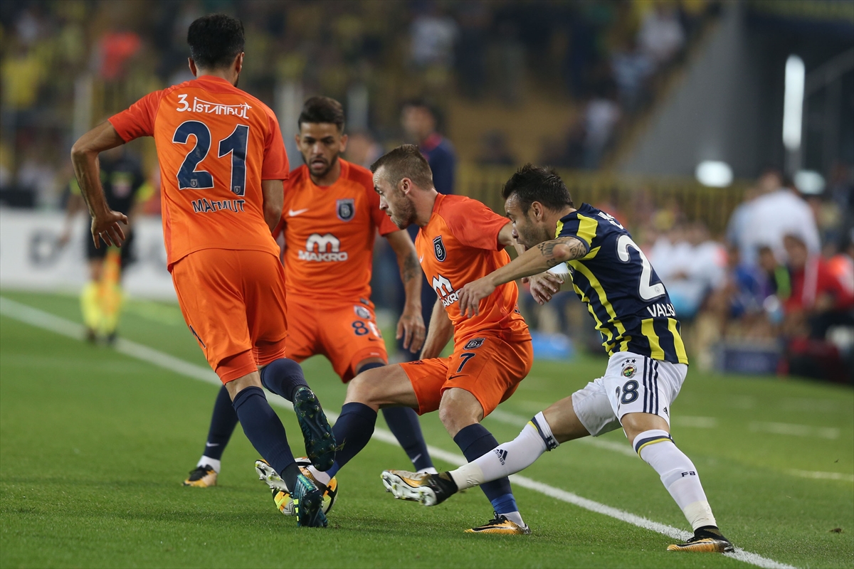 Kıran kırana mücadelede gülen taraf Başakşehir - 14