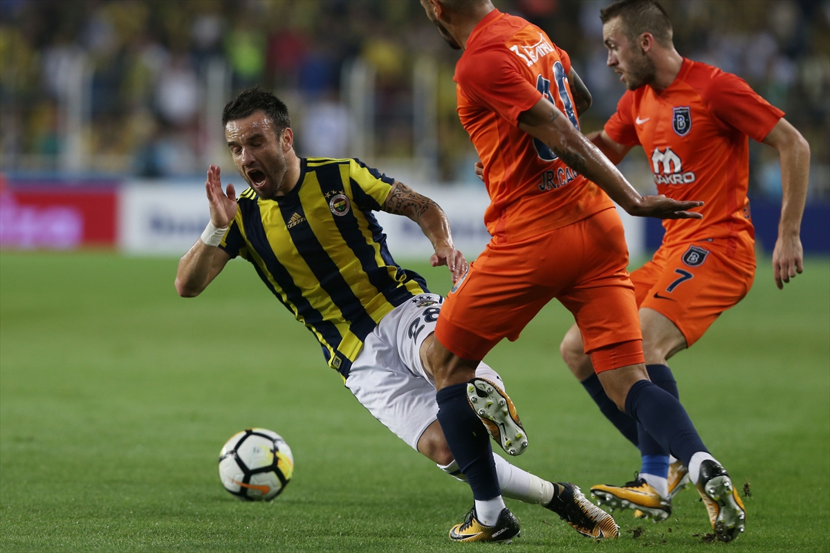 Kıran kırana mücadelede gülen taraf Başakşehir - 18