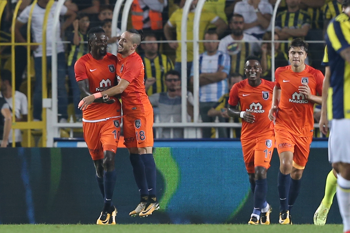 Kıran kırana mücadelede gülen taraf Başakşehir - 22