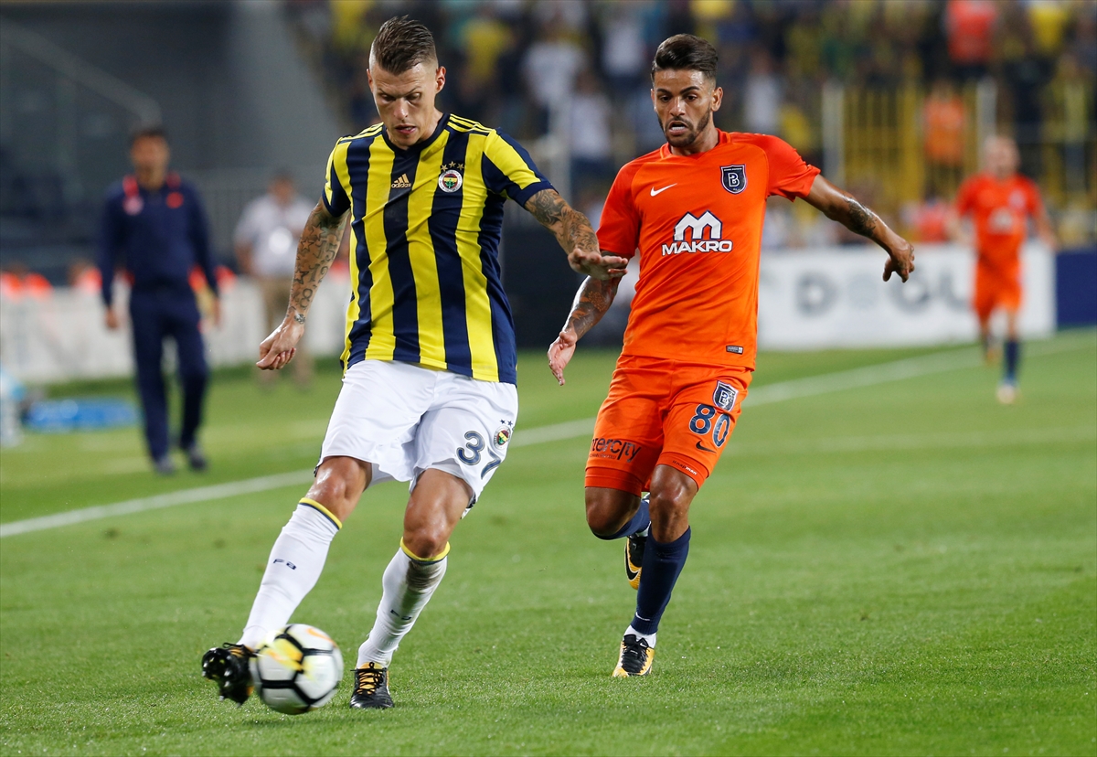 Kıran kırana mücadelede gülen taraf Başakşehir - 30