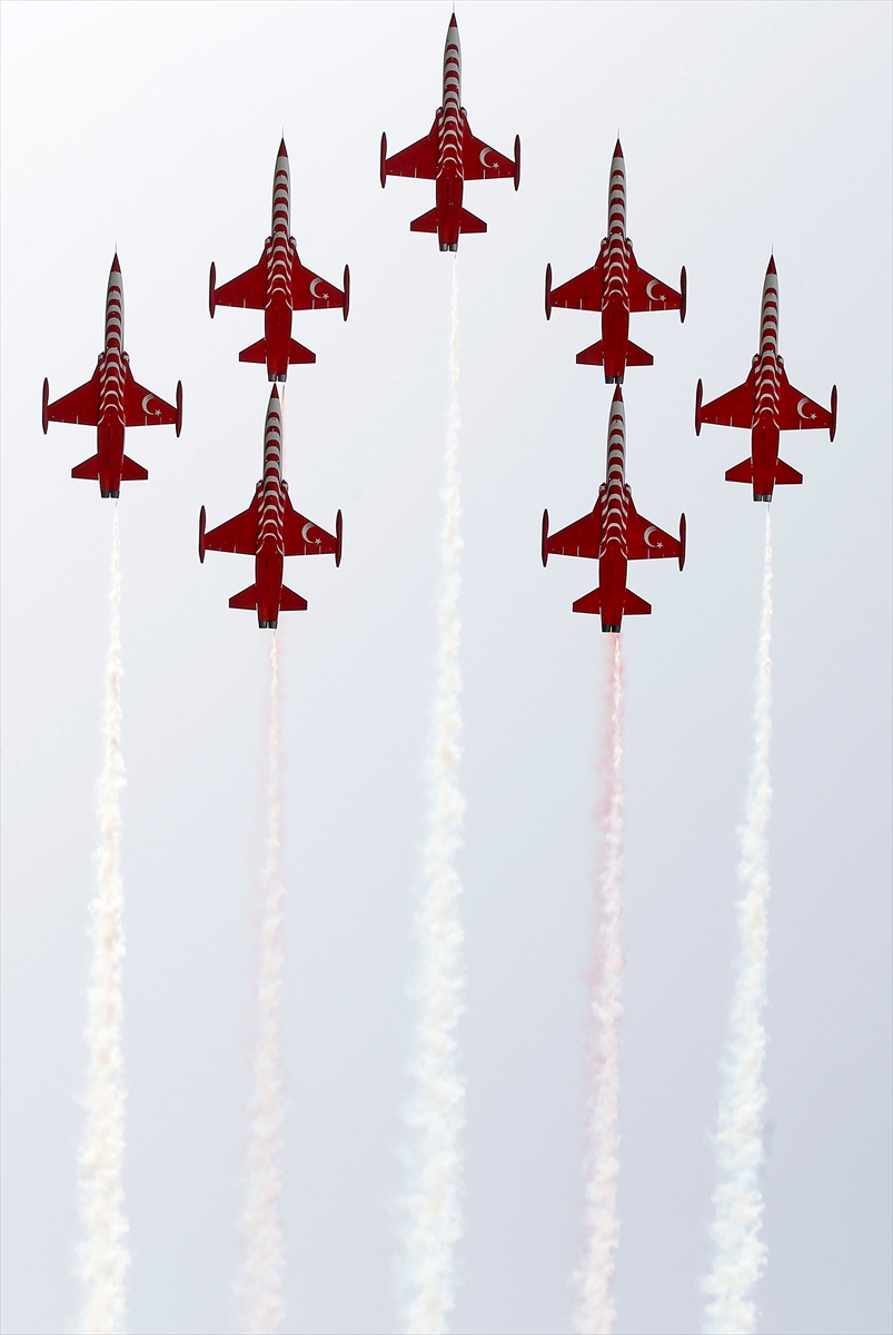 Türk Yıldızları'ndan İzmir'de nefes kesen gösteri - 1