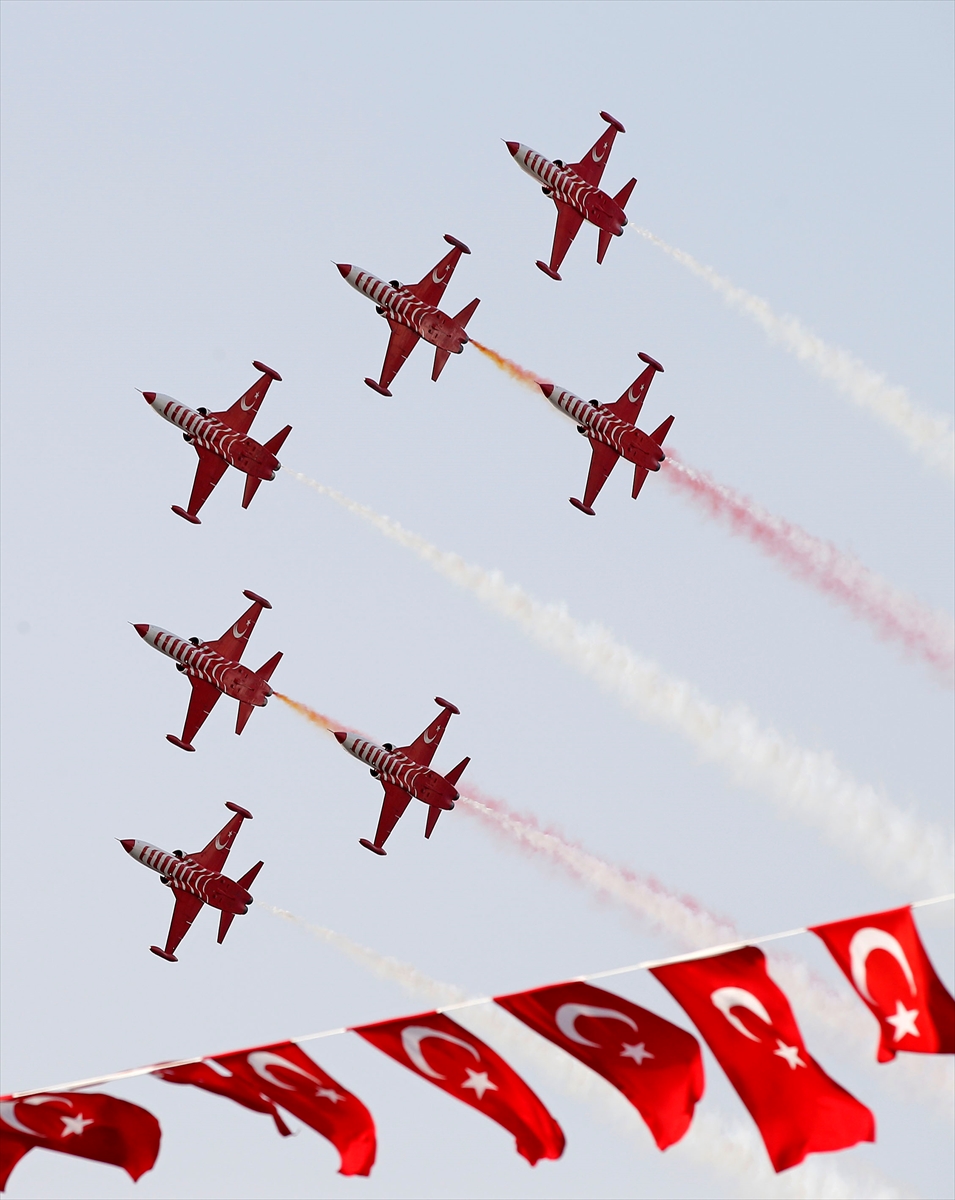 Türk Yıldızları'ndan İzmir'de nefes kesen gösteri - 2