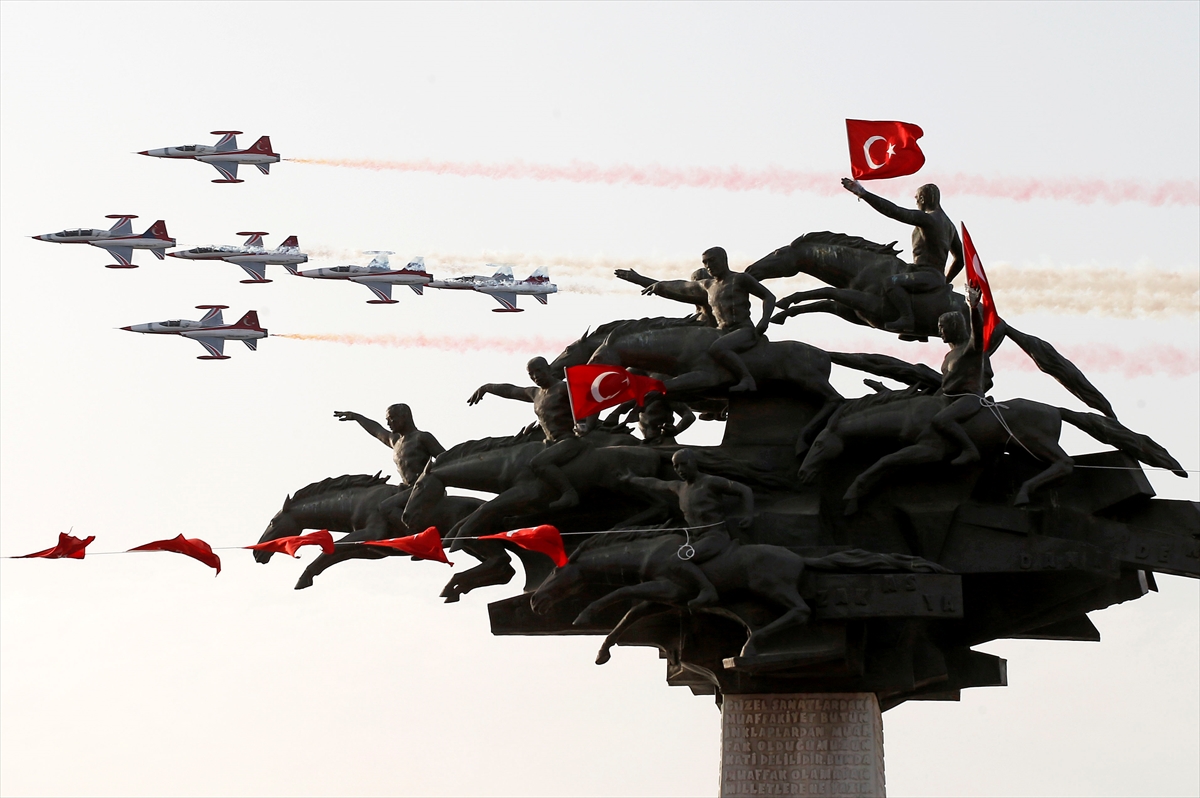 Türk Yıldızları'ndan İzmir'de nefes kesen gösteri - 4