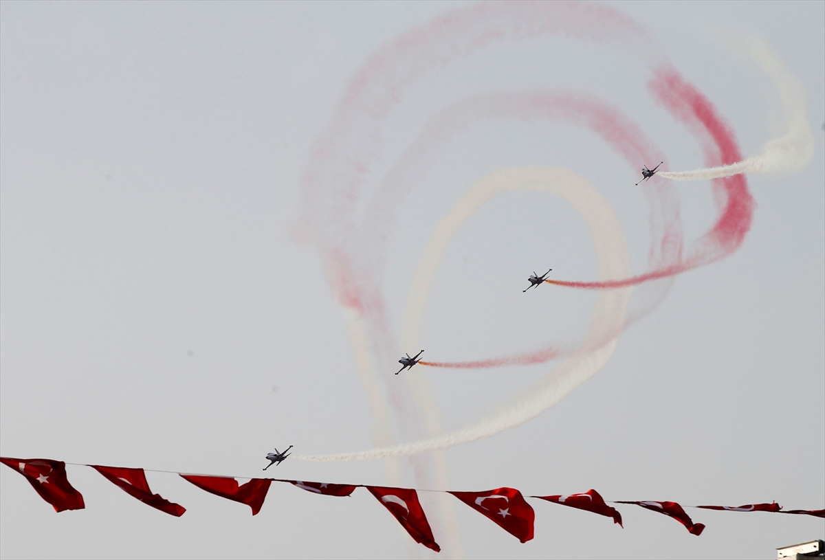 Türk Yıldızları'ndan İzmir'de nefes kesen gösteri - 5