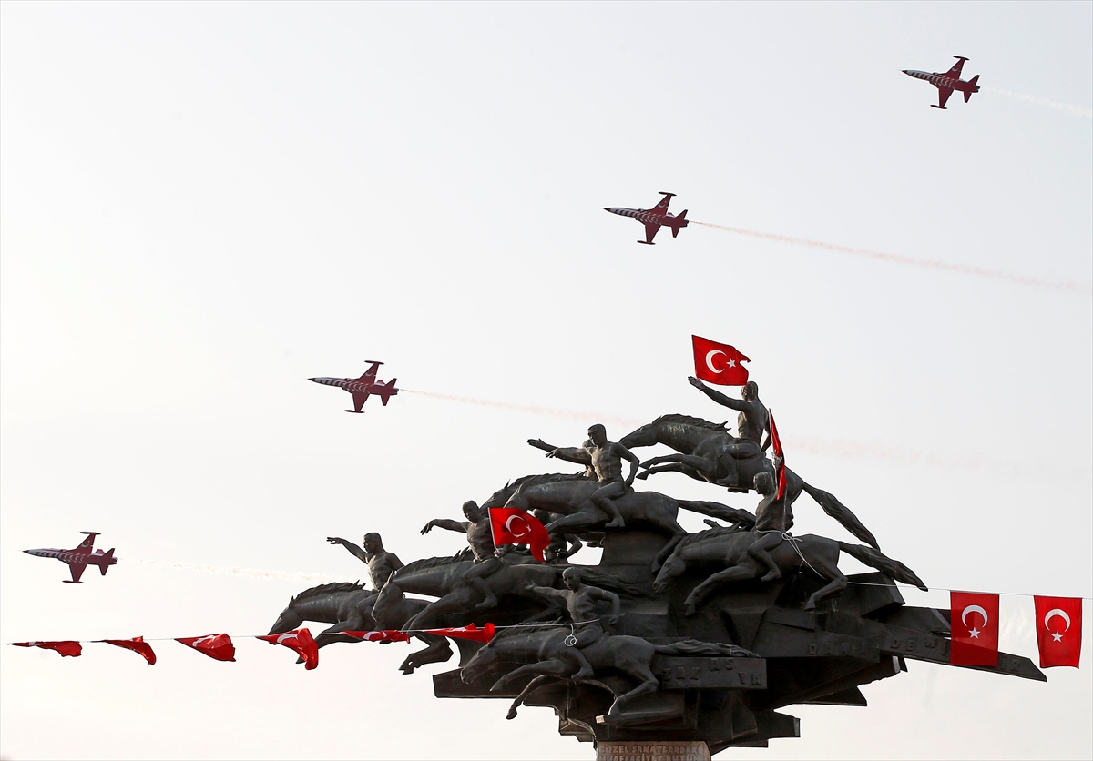 Türk Yıldızları'ndan İzmir'de nefes kesen gösteri - 6