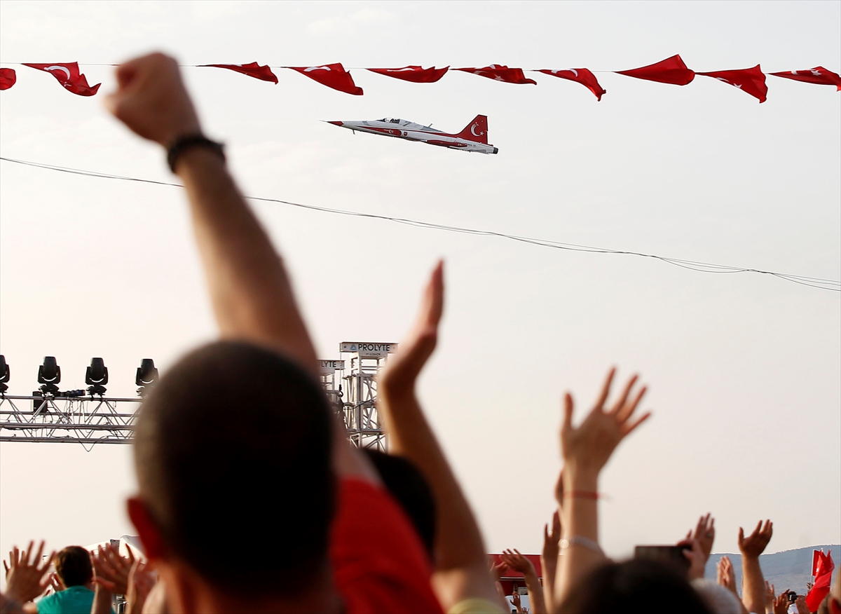 Türk Yıldızları'ndan İzmir'de nefes kesen gösteri - 12