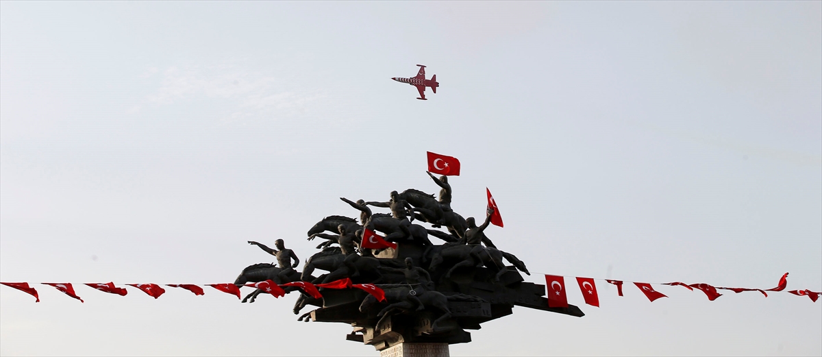 Türk Yıldızları'ndan İzmir'de nefes kesen gösteri - 13