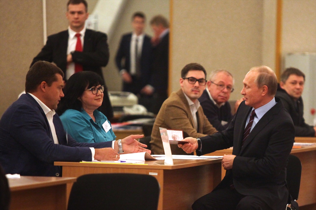 Rusya'da genel seçim: Putin oy kullandı - 0