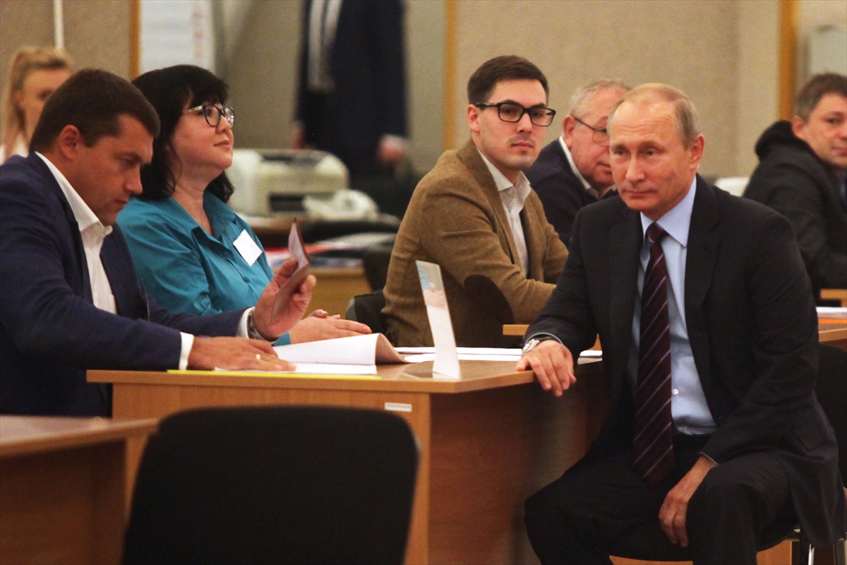 Rusya'da genel seçim: Putin oy kullandı - 0