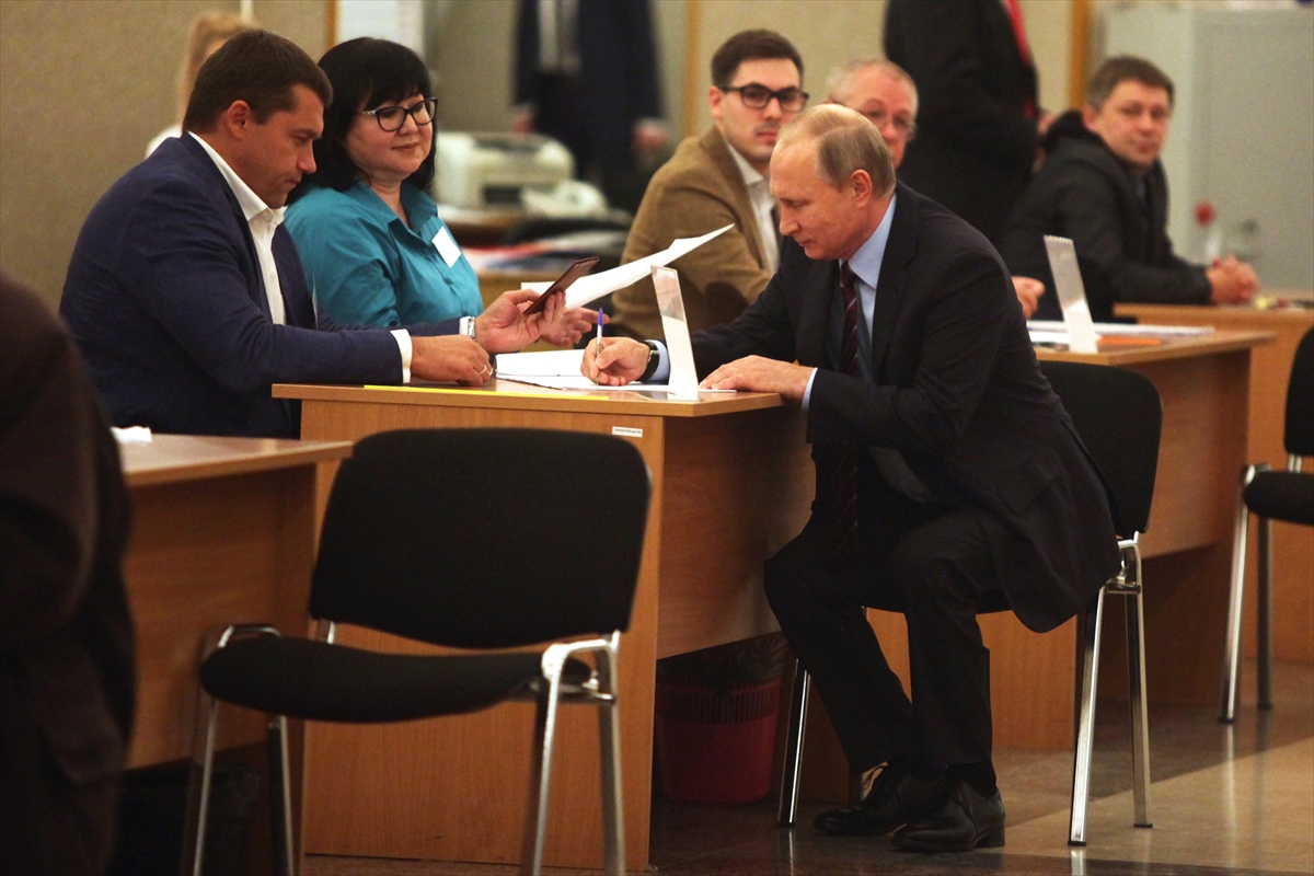 Rusya'da genel seçim: Putin oy kullandı - 0