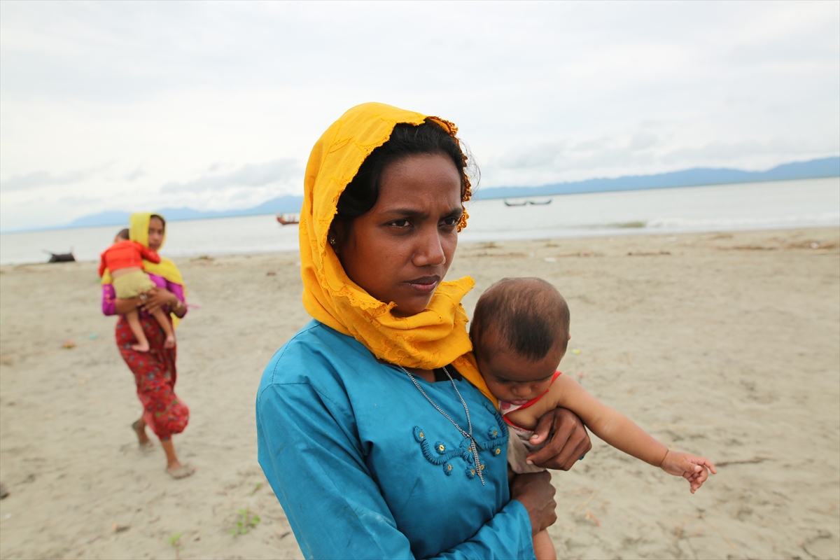 Göç yolundaki Arakan Müslümanlarının yeni görüntüleri - 0