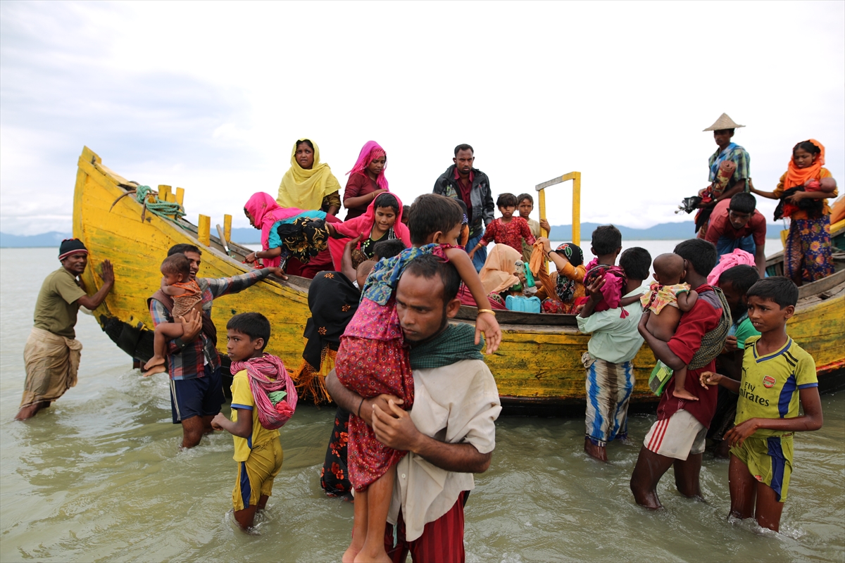 Göç yolundaki Arakan Müslümanlarının yeni görüntüleri - 0