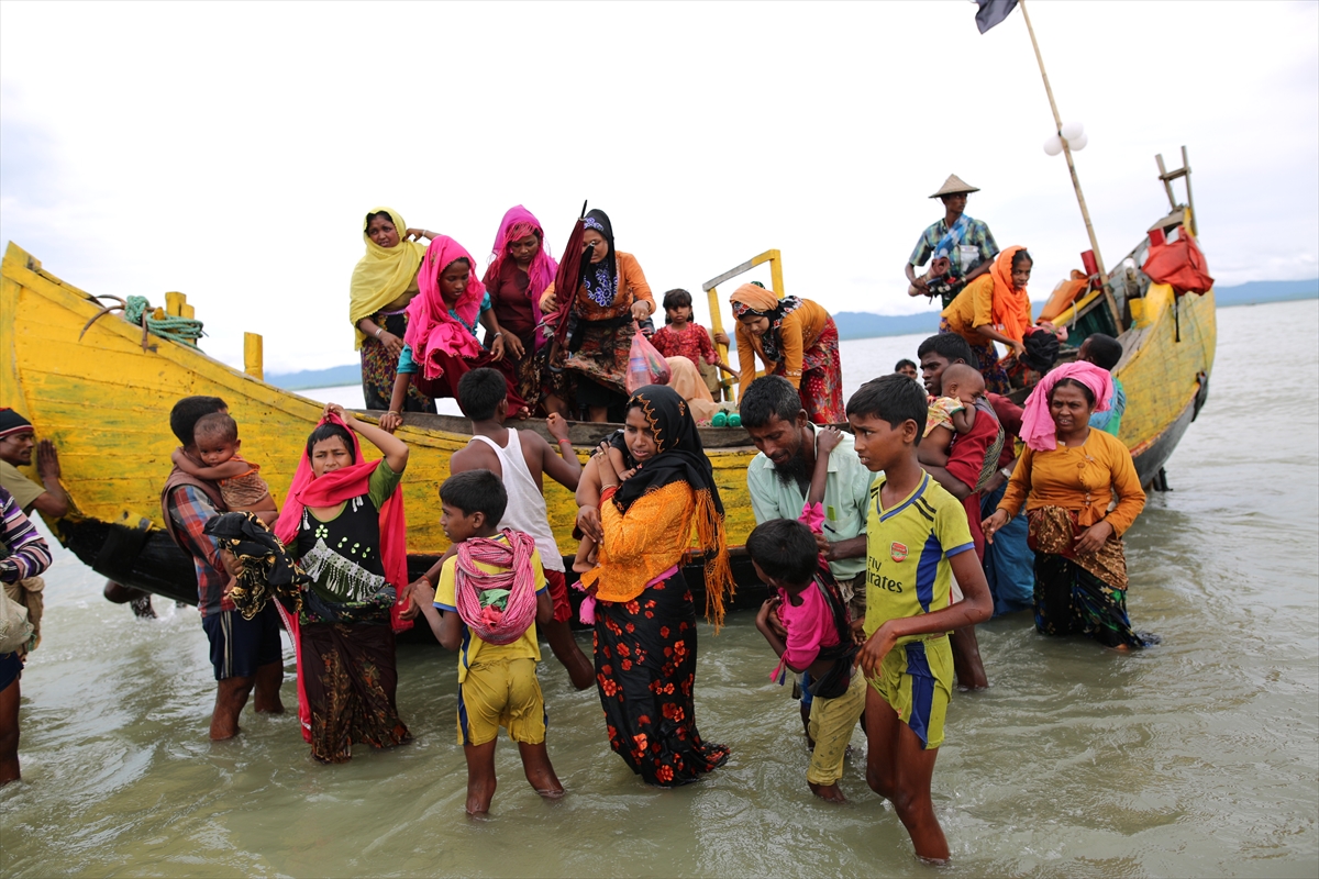 Göç yolundaki Arakan Müslümanlarının yeni görüntüleri - 0