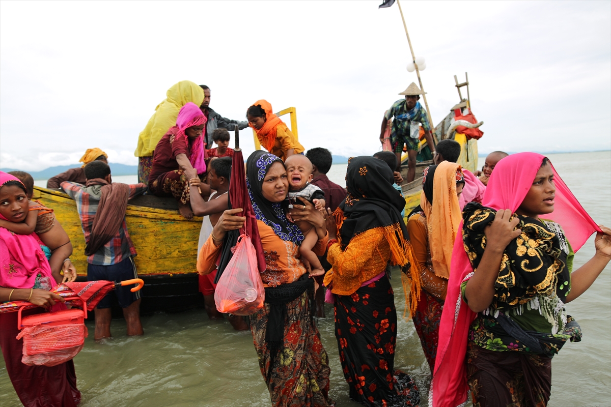Göç yolundaki Arakan Müslümanlarının yeni görüntüleri - 0