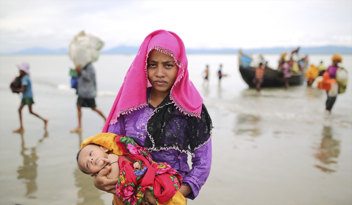 Göç yolundaki Arakan Müslümanlarının yeni görüntüleri - 0