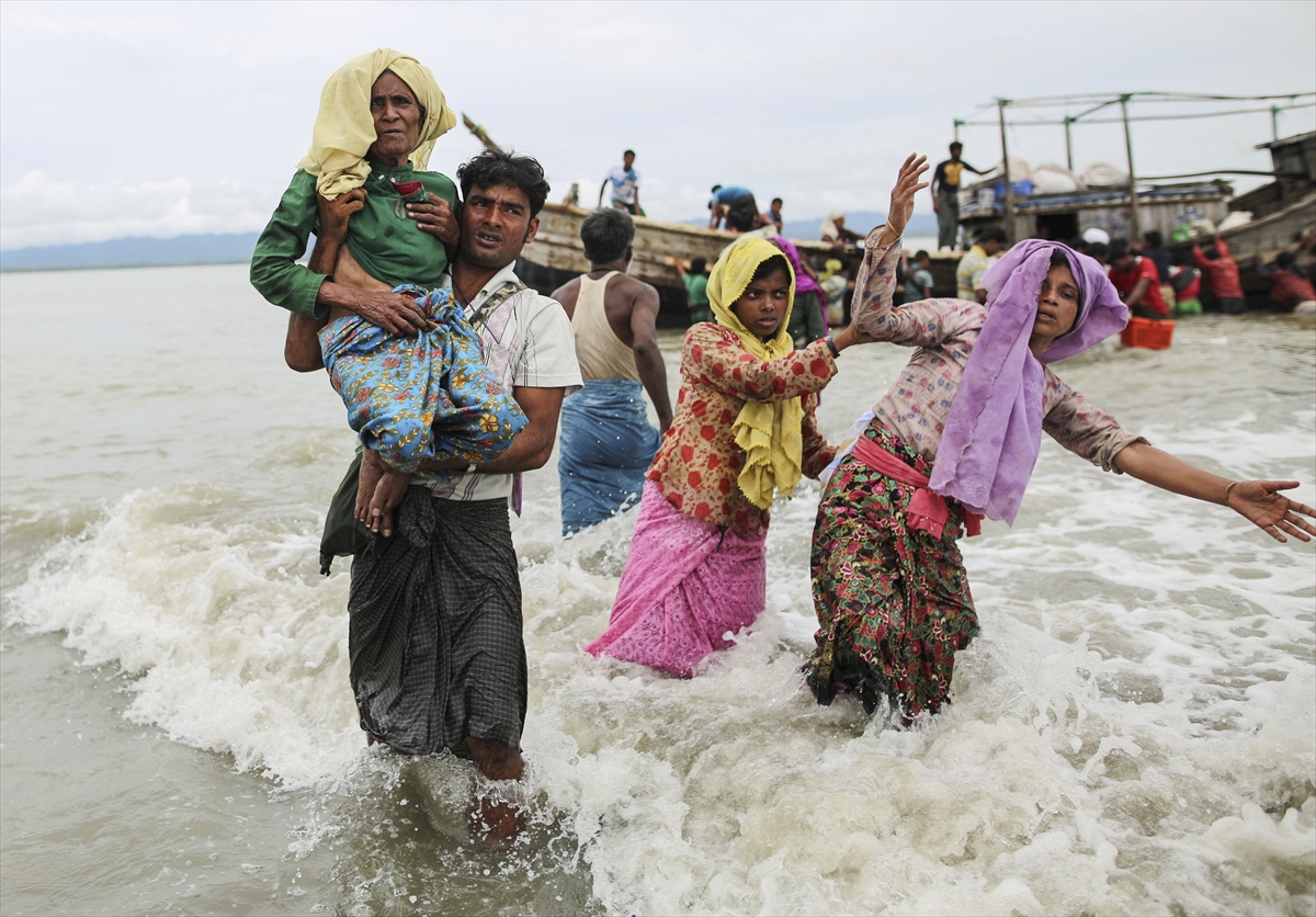 Göç yolundaki Arakan Müslümanlarının yeni görüntüleri - 0
