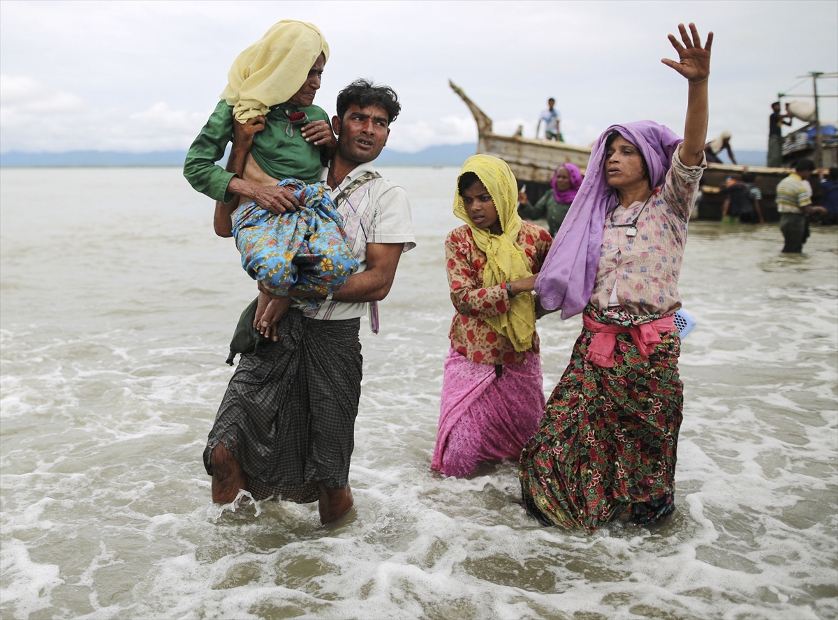 Göç yolundaki Arakan Müslümanlarının yeni görüntüleri - 0