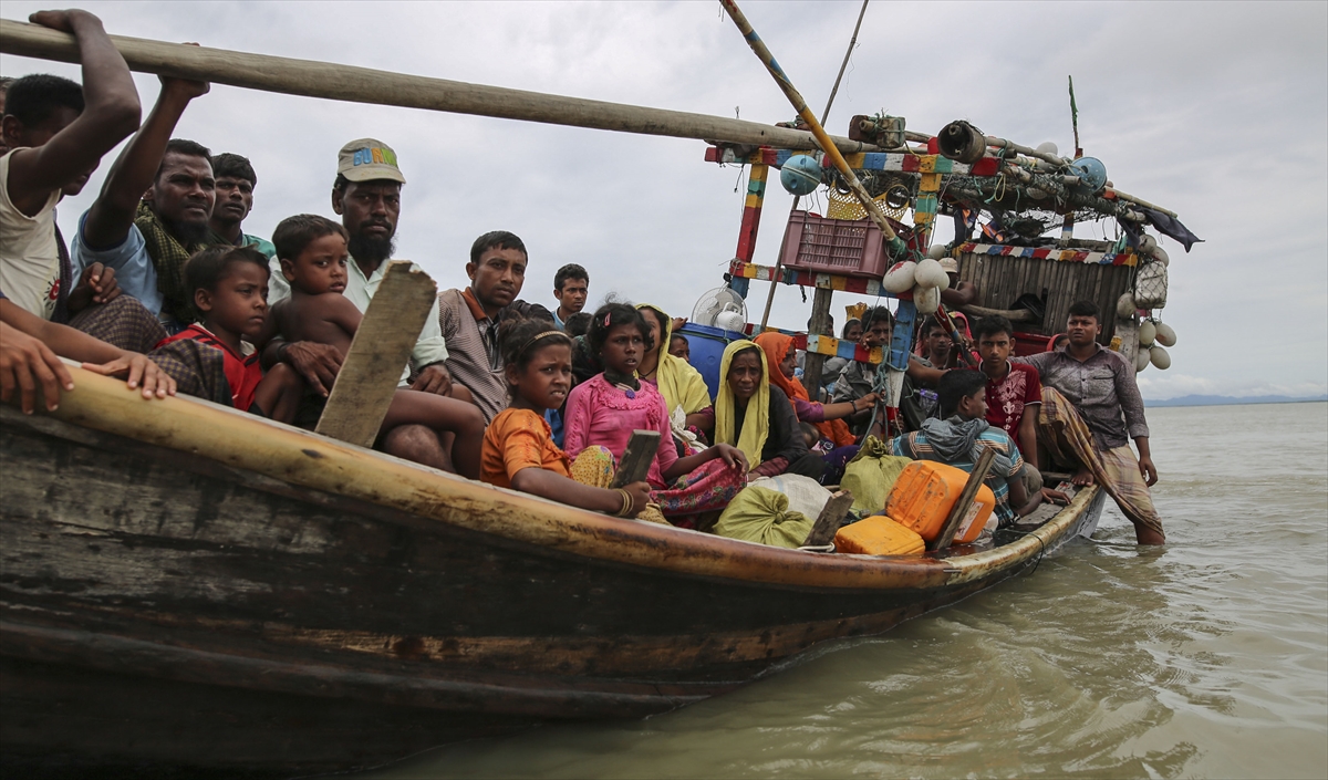 Göç yolundaki Arakan Müslümanlarının yeni görüntüleri - 0