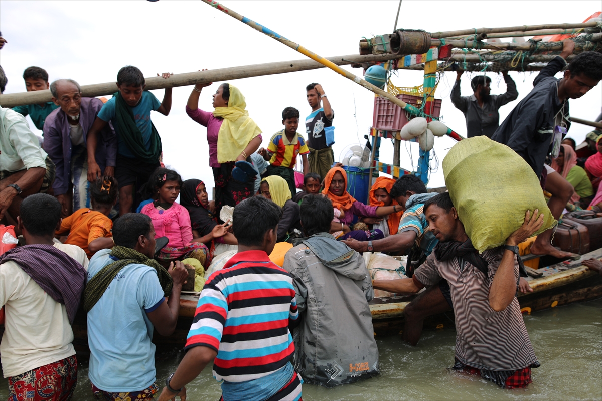Göç yolundaki Arakan Müslümanlarının yeni görüntüleri - 0