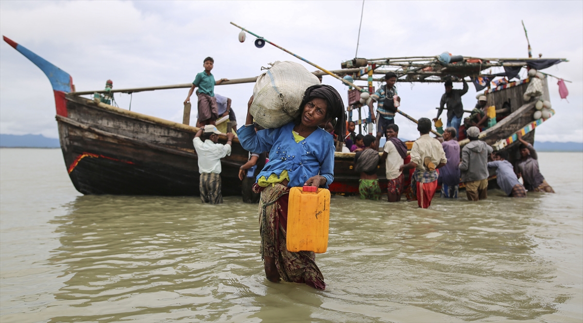 Göç yolundaki Arakan Müslümanlarının yeni görüntüleri - 0